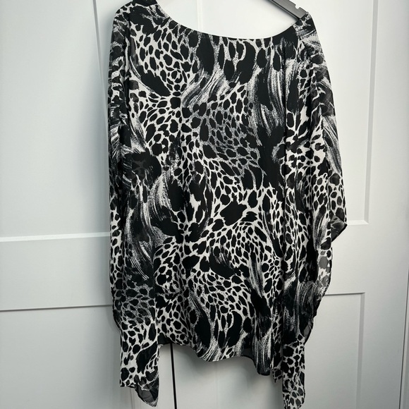 Arna York Collection Bella Overlay Top Black Animal Print Size 18 20 - Picture 5 of 7